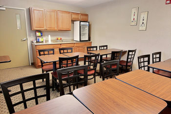 Crestwood Suites Of Newport News Esterno foto